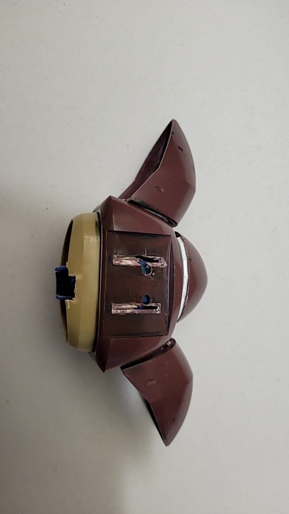 バックパックは背中に3㎜穴を2か所に開けて取り付け