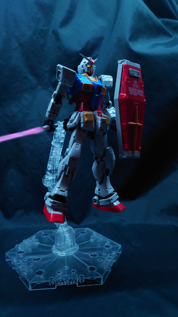 なんと向こう側からガンダムが来るとは……てことで2.0ガンダムでポージングお遊びです！