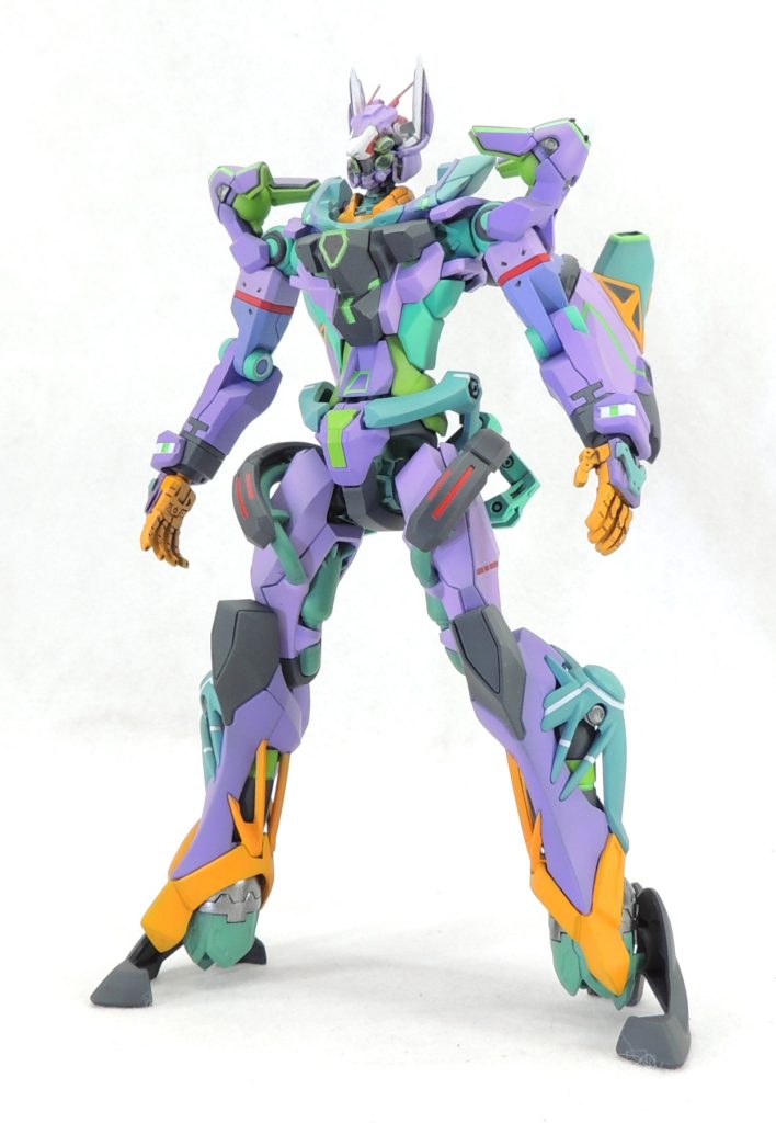 ■頭部特徴的な頭部は、HG1/144ジークアクスの非展開状態のパーツを芯として、プラ板・プラ材・0.3mmφ真鍮線等により自作しました。設定画や配信動画の本編映像を参考に、盛ったり削ったりを繰り返してフォルムを出しています。なお、改造で定番のエポキシパテやポリエステルパテは一切使用せず、どうしても必要な場合のみ、瞬間接着パテを用いました。