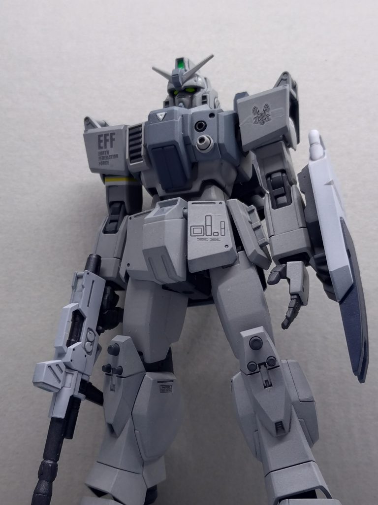 こういう微妙な色味だと、光のあたり加減でかなり色が変わってしまいますね。撮影環境もどうにかしたいところですね。