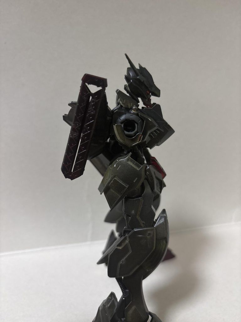 刀と鞘はMGの赤アストレフライトユニットの余剰パーツと、無印1/100赤アストレイからぶん取ってきました。