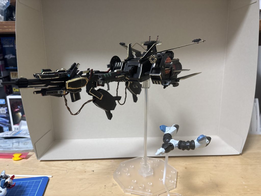 ベースのホワイトベースは機首とスラスターを逆につけて少しでもホワイトベースらしさをなくそうとしています。