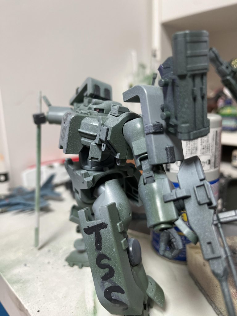 足のシールドにTSSと書いてあり胸部にもssと書かれている