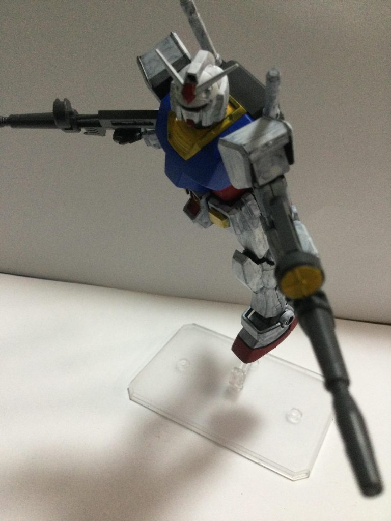 2丁拳銃!つよつよニュータイプの天パが戦艦の主砲並みの火器を携えてくるとか、、怖すぎる、、戦場でこいつに出会ったら多分速攻で逃げる。
