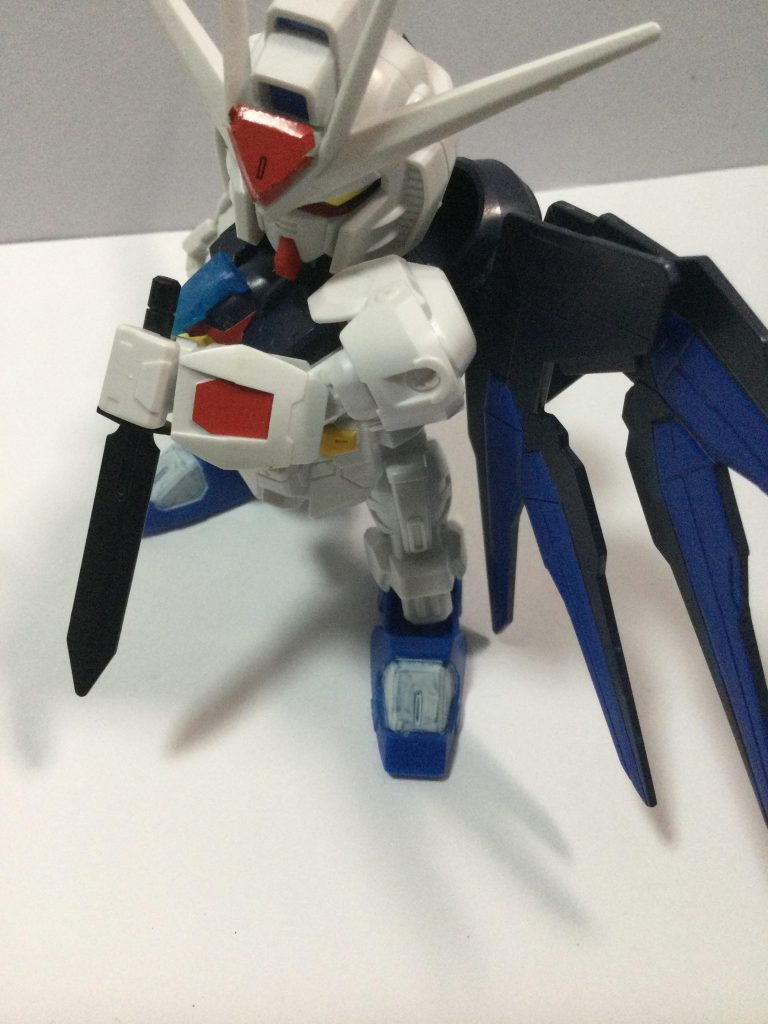 アーマーシュナイダーⅡストライクに搭乗していた時のヤマト准将のデータを技術班が発見し、アーマーシュナイダーの活躍ぶりを見て、装備させた。と言う設定です。ちょっと巨大化してる？