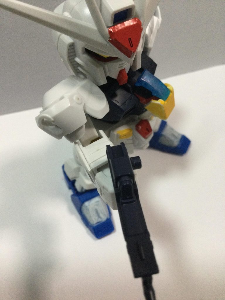 バックパック外して。サブビームガン高エネルギービームライフルよりも低火力で連射力が高い。取り回しが良く使いやすい。