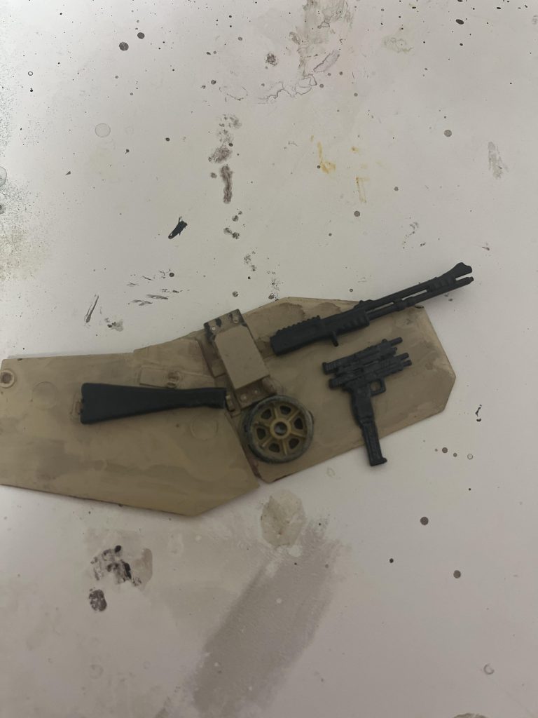 百均のショットガンと拳銃とジャンクの車輪などを貼り攻撃性能増加