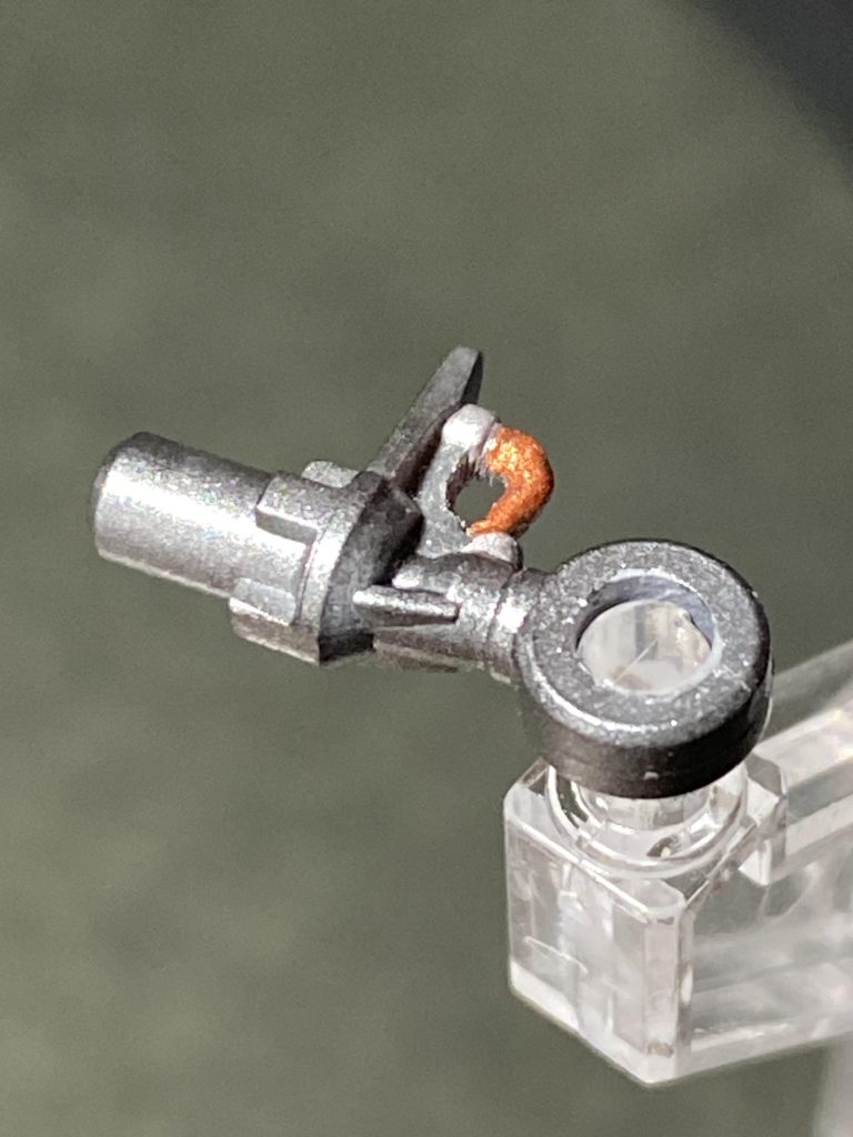 小さいので最初は無理かな💦とも思っていたんですが、他の人でやっている方がいらっしゃったので、ハードポイントのケーブル部分もくり抜きました。これを12個です😅