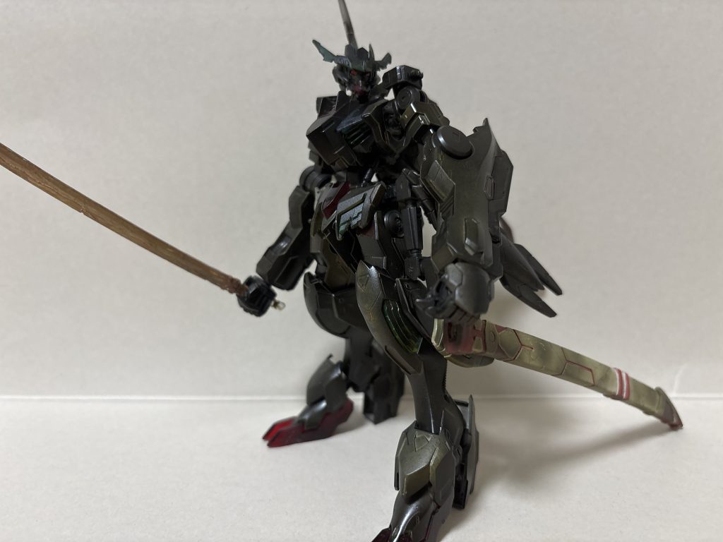 1番くじを引いた時にバルバトスがダブってしまったことから作り始めた作品ですが、どうアレンジするかが悩みどころでした。(バルバトスは元デザインが完成してるような...)