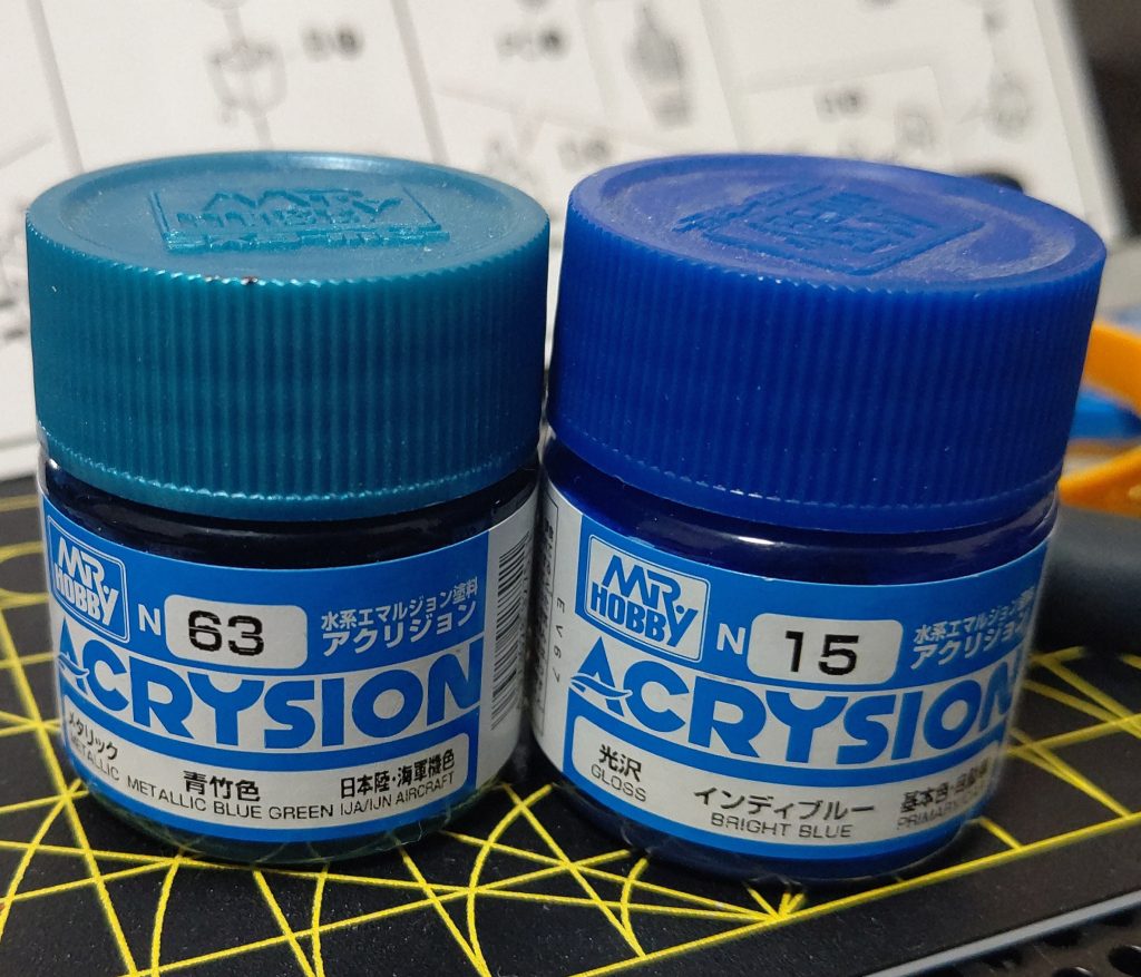 腕や脚のブルーはこの2色で作りましたメタ感がちょっと出ていい感じに🎵