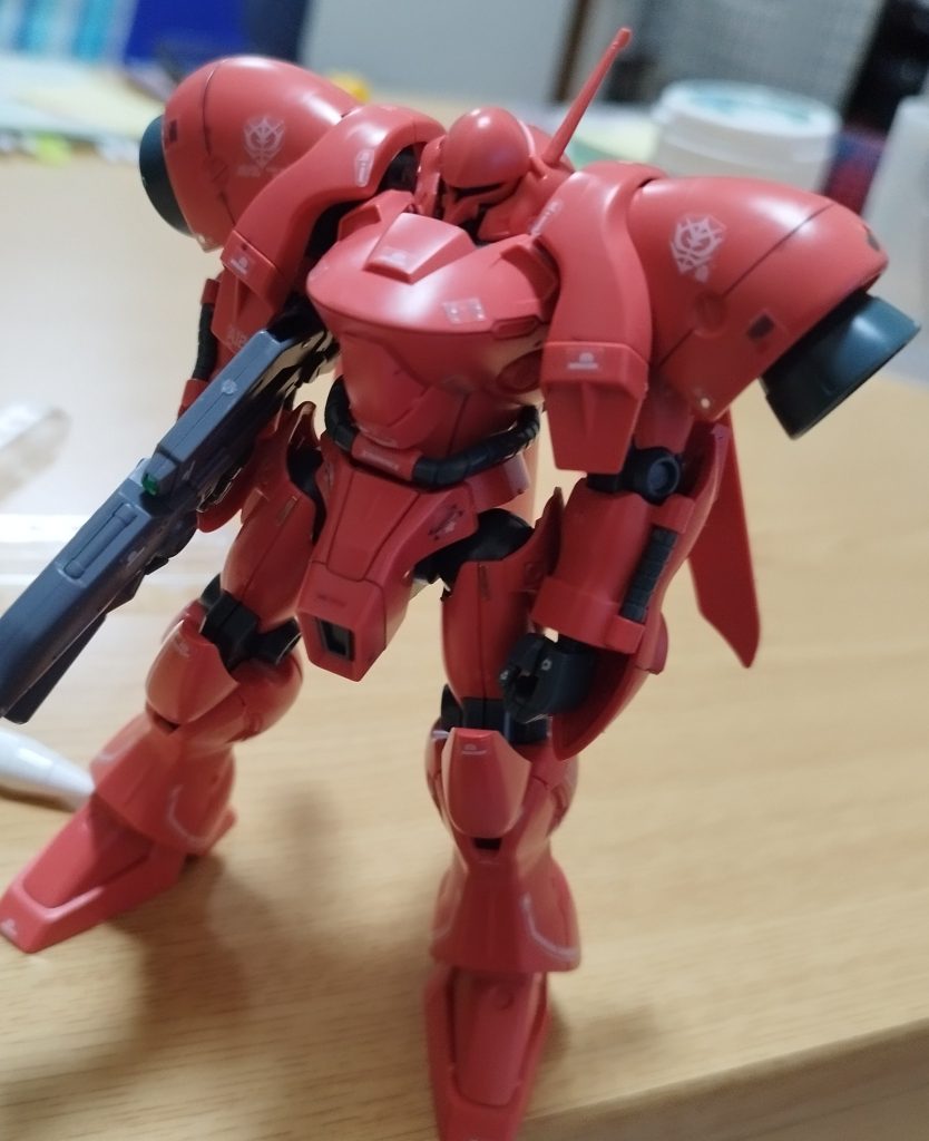 デカールなどはRGのザクのデカールや軍警ザクのデカール、戦艦のデカールを使いました戦艦のデカールは結構汎用性あるので使いやすかったですね