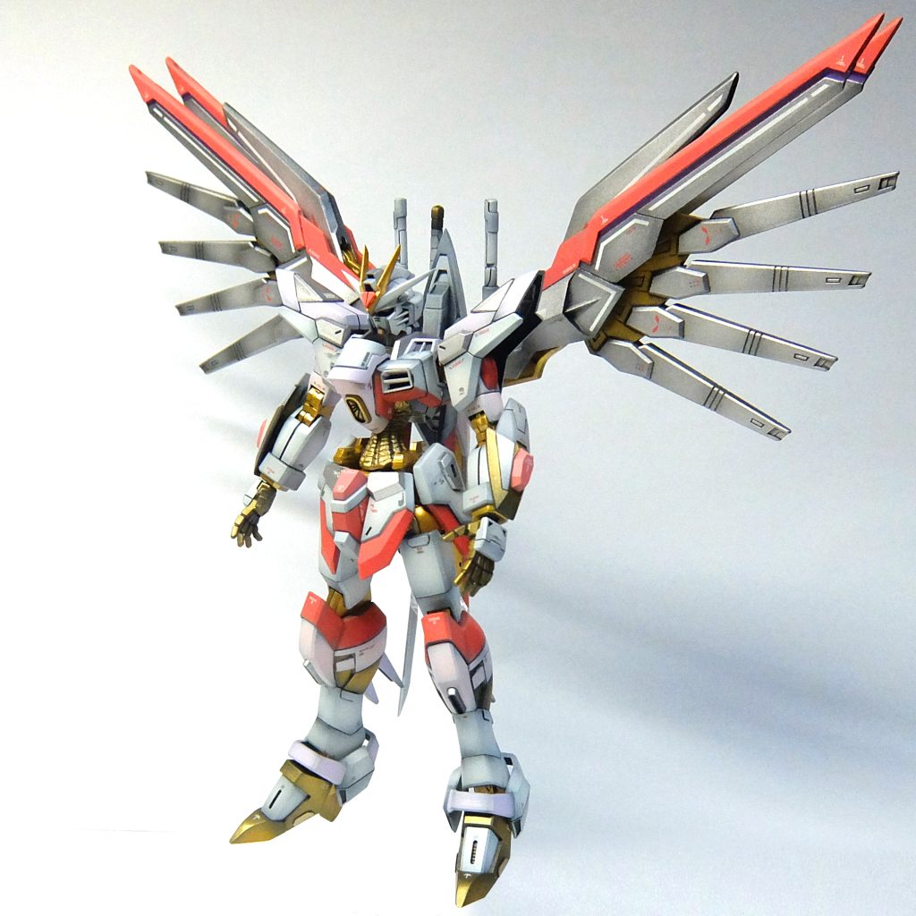 スタイルこちゃこちゃいじりました。お腹IMSモーターヘッドのん複製置き換え他で1mm延長。スネ中央部で切断して、プラ板挟み込み3mm延長。踵5mm延長+つま先追加。股関節1mm延長。首1mm延長。腕が短くなってしまうので、上腕1mm、手首1mm延長。胸部パーツは切断して中央部を前へ出して角度変更。羽の長い方を削除。ファンネル?の取付基部移動。腰横の砲削除、プラ板でスカート。などなど・・・です。ちょっとはスマートな感じになったかな、と思っています。