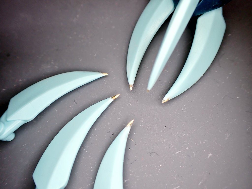 ちなみに真鍮線をカットする時、一端をニッパーキャップに差し込んでおくと、カットした拍子に飛んでいくのを防げます👍️