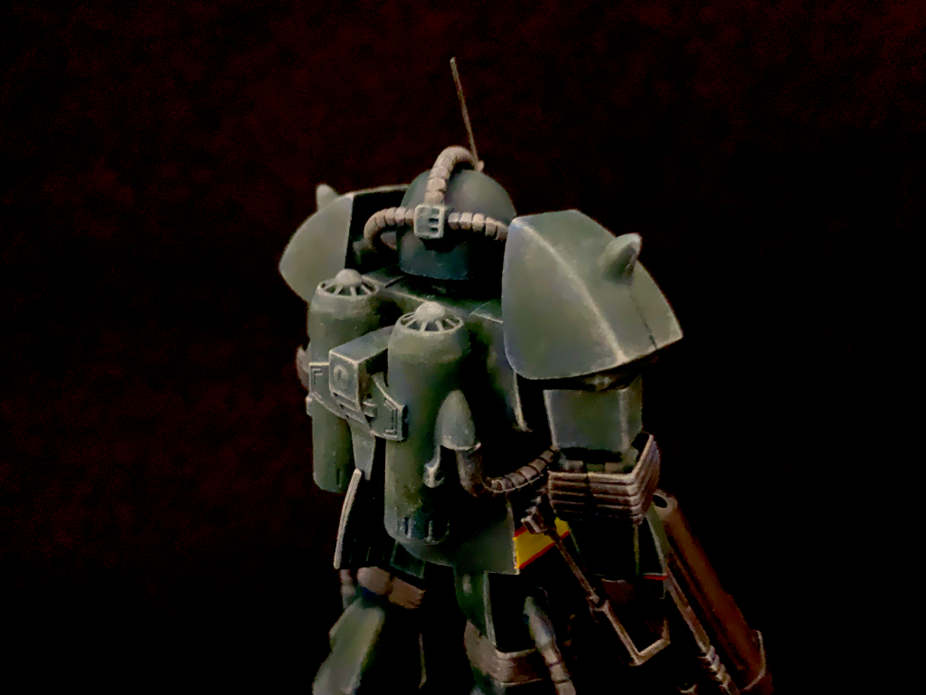 濃いカラーの時は白いドライブラシが良いですね。