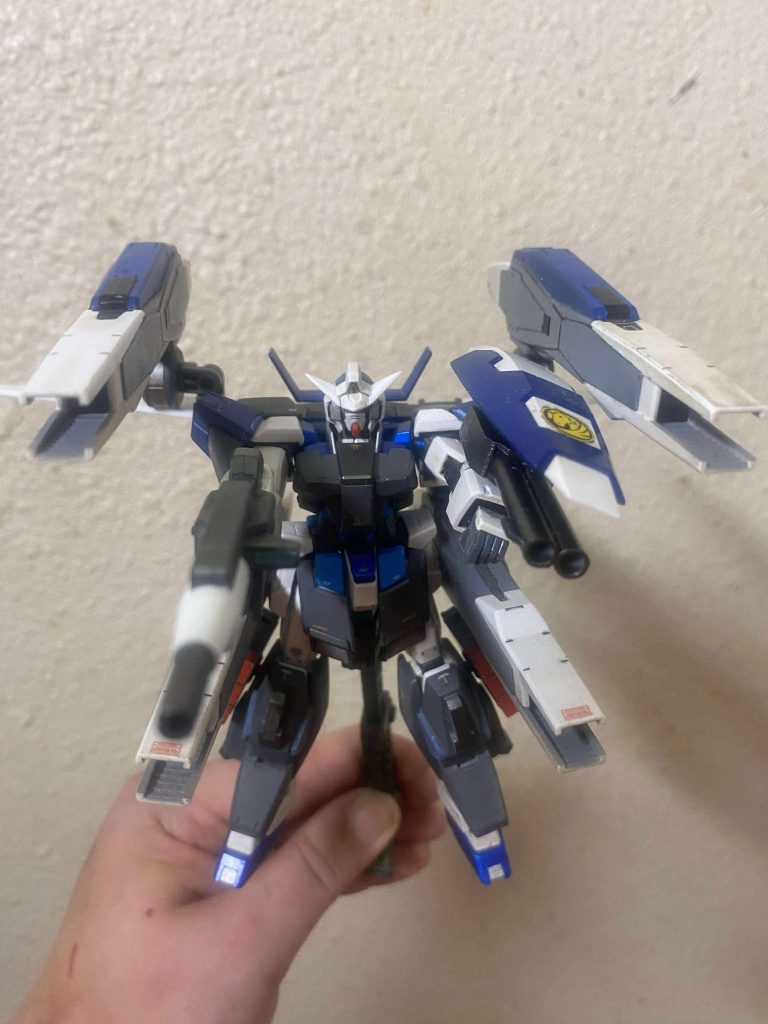 ゼロから製作されたツインビームキャノンも付属。『サンダーボルト』のフルアーマーガンダムのように、劇中では装着可能な仕様となっている。