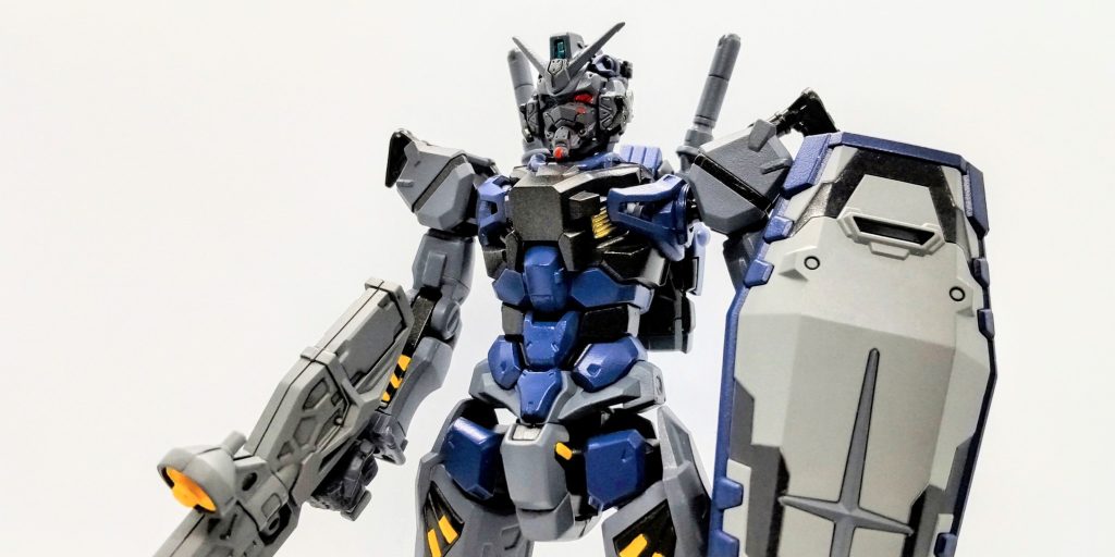 モノアイになるよう片目を潰してあります　