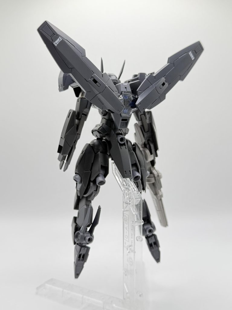 バックショット合わせ展示の基本レギュレーションとして「パーメットスコア6で仕上げる」のがルールでしたので、その色との兼ね合いで機体色を決める方も多かったでしょう。こちらは黒がメインなので赤だろうが青だろうが合うようにはしたつもり・・w