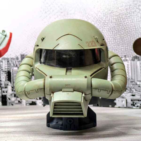 #UCハードグラフ1/35 UCハードグラフよりMS-06Je陸戦型ザクII後期型ヘッド汚し始め!!今日はグラウンドブラウンとラストオレンジで多少使い込んだ感じに。明日はサンディウォッシュで砂にまみれよう👍因みに同時並行で過去作まとめも兼ねてオリジナル世界線の組織解説を思考中。（3枚目）