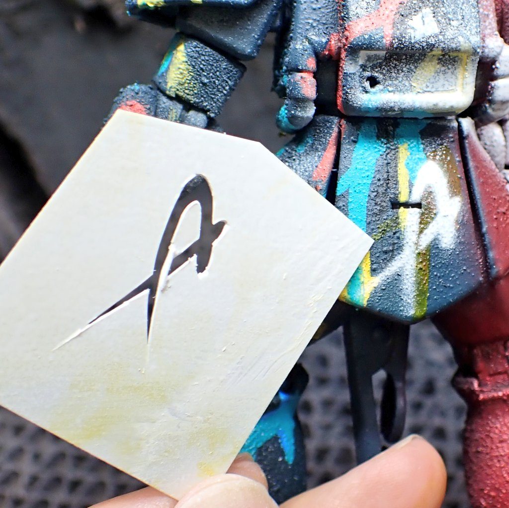 細い部分は真鍮線で補強していたのですが、最終的には積み重なった塗膜の重みで取れてしまいました。でも、最低限必要な回数はもってくれたかな。