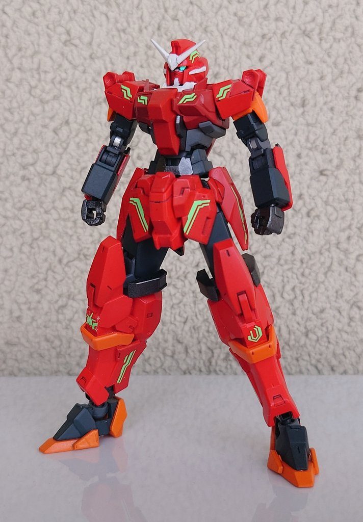 正面。腰から爪先にかけてのラインが自然になるように足は特にこだわりました。