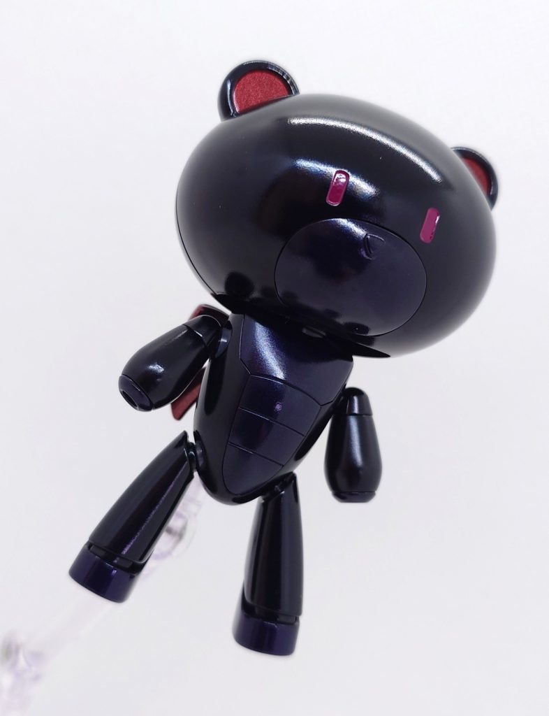 メインをプリズムブルーブラックで塗装し、腹部等の青みが強い部分はタミヤのディープメタリックブルーで塗装しています。