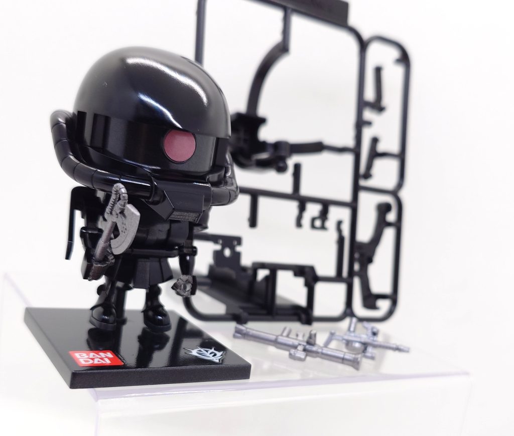 全塗装光沢仕上げで製作しました。とにかくかわいいキットでした(zaku-kao6)