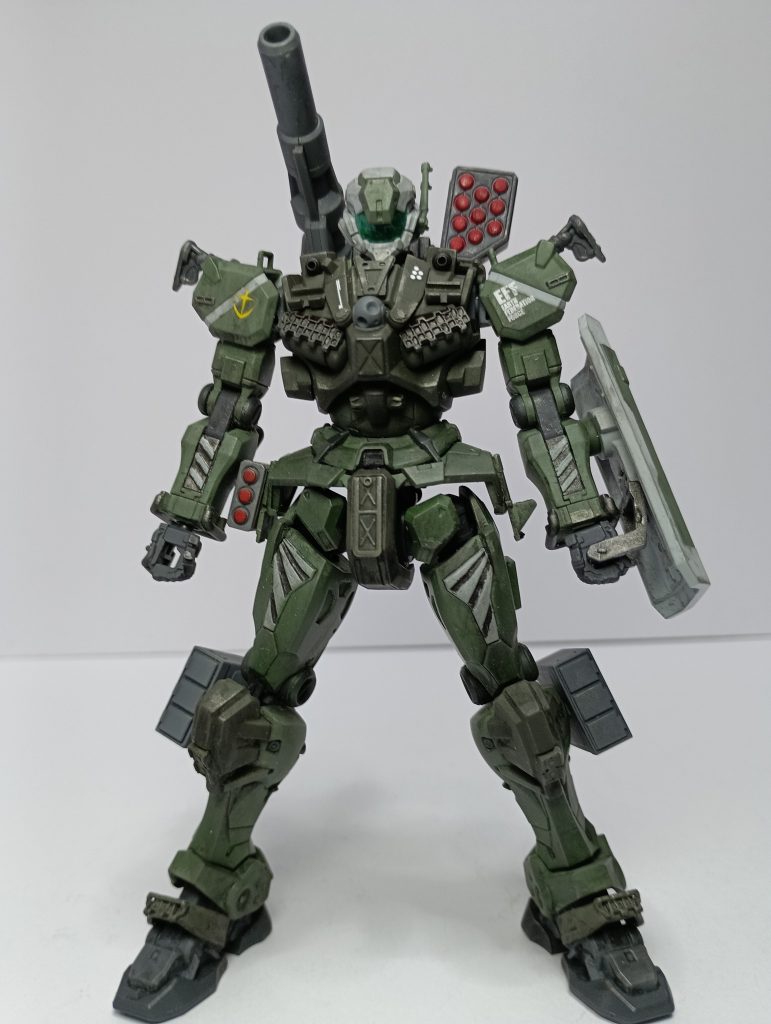 「タクティカルベスト着た兵士」をイメージして作成。主に胸周りを中心に戦車のパーツ等を貼り付けてマッシブな感じを出してみました。