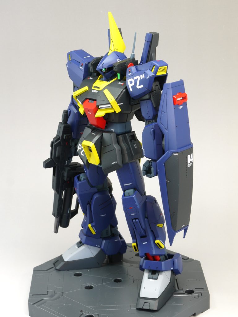 いつも通りフレームは部分塗装の簡単フィニッシュ、外装は全塗装して水転写式デカールを貼り付け、ツヤ消しトップコートで仕上げてあります。