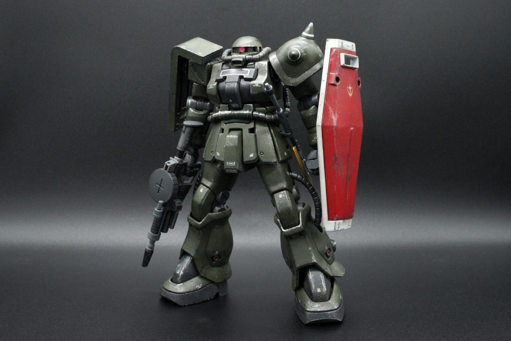 連邦仕様のシールドはフリマサイトから入手したガンダムreviveのものをマグネット接続の形で加工した。マグネット接続も初めてで、意外と弱い。