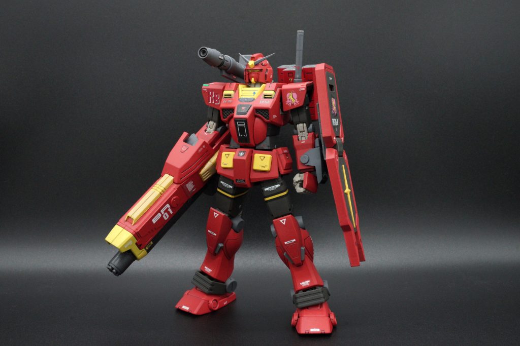 原作のビームサーベルのグリップが長いので、プラ棒で延長した