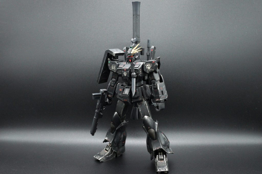 頭部と足の部分は３Dプリントパーツを使用。左胸のダガーはマグネット接続にした。最初からウェザリングをする想定なので、適当に「66」の番号を付けた。本体ほぼ黒なので、ウェザリングマスターで泥・砂なども付けてみたがあんまりわからないような。。。何かいい方法があるかな。