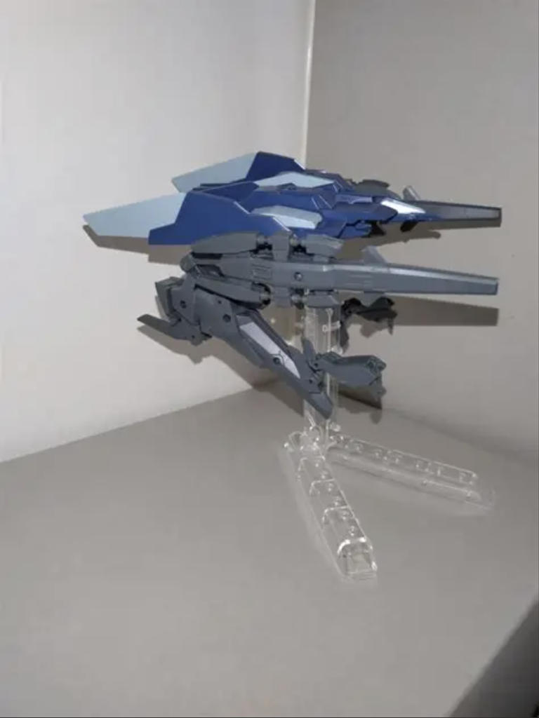 立希によると、機体設定は以下の通り;グリプス戦役末期に開発された、エゥーゴ製の支援戦闘機。無人機。サイコと付く通り、一般兵士対応のサイコミュを搭載し、装備したMSにサイコミュ兵器の運用能力を持たせることが可能なだけでなく、それ自体が支援用のMA型ファンネルにもなる。 武装は、ビーム砲2門、速射式ブレイドガンもしくはミサイルポッド2基。ブースター兼クローユニットを装備することも。