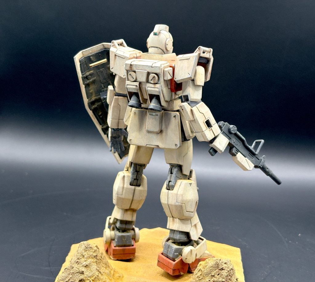 ウェザリングはモデルウォッシュ・ダークブラウンでウォッシング後にメカカラー・ライトスチールでスポンジチッピングとドライブラシ。ほかリアルタッチマーカーやウェザリングパステルも併用しています。