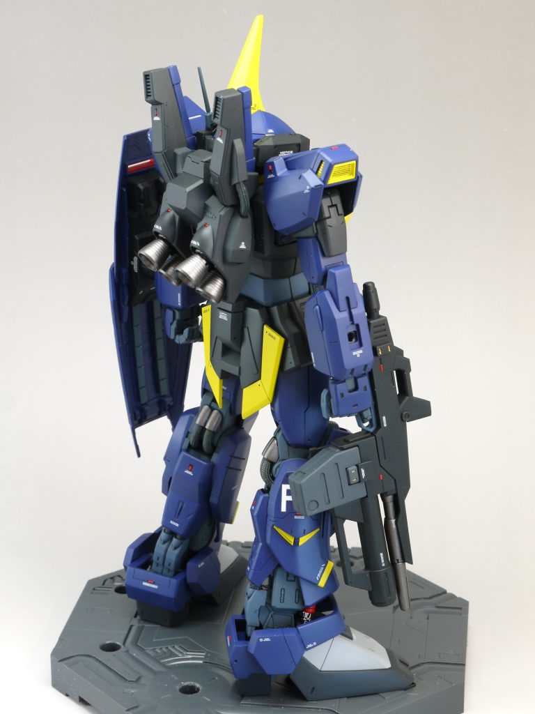 改造キットがあるようですが、今作では使っていません。当初、頭はMk-Ⅱを芯にしてセミスクラッチしようと思っていましたが、マシンヘッドで立体化されていることに気付き、使ってみました。コレによってかなり楽をすることが出来ました。モノアイ部にメタルパーツを使ったことで、イイ感じになってくれたと思います。