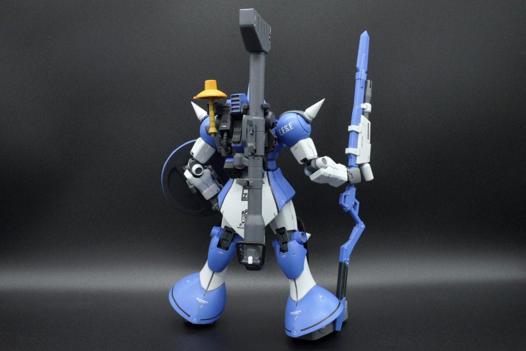 ジャイアントバズはドムから借りて、ベースのギャンのビームソードも活用した