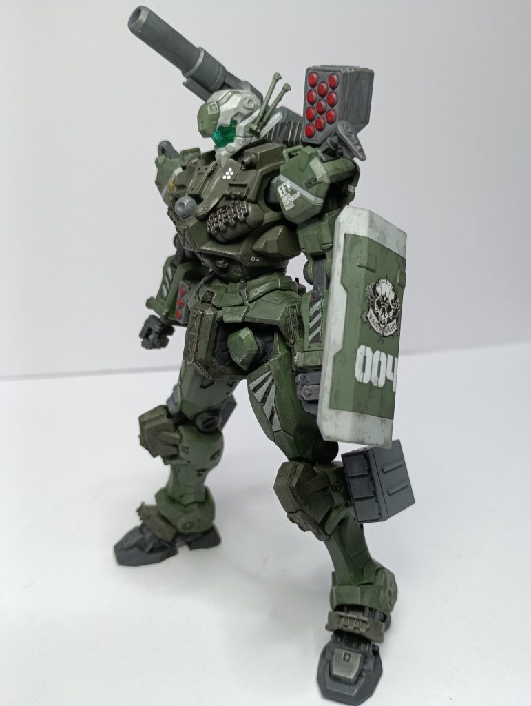 盾はガンキャノン最初期型より流用。