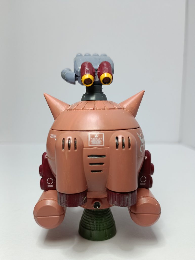 背部。作者のトニーたけざきさんは造形もやられるようで、オリジナルのボールはおろか、シャアや赤鼻、ドレンも制作していて、上記で挙げたした漫画には3割くらい造形物が登場しています。