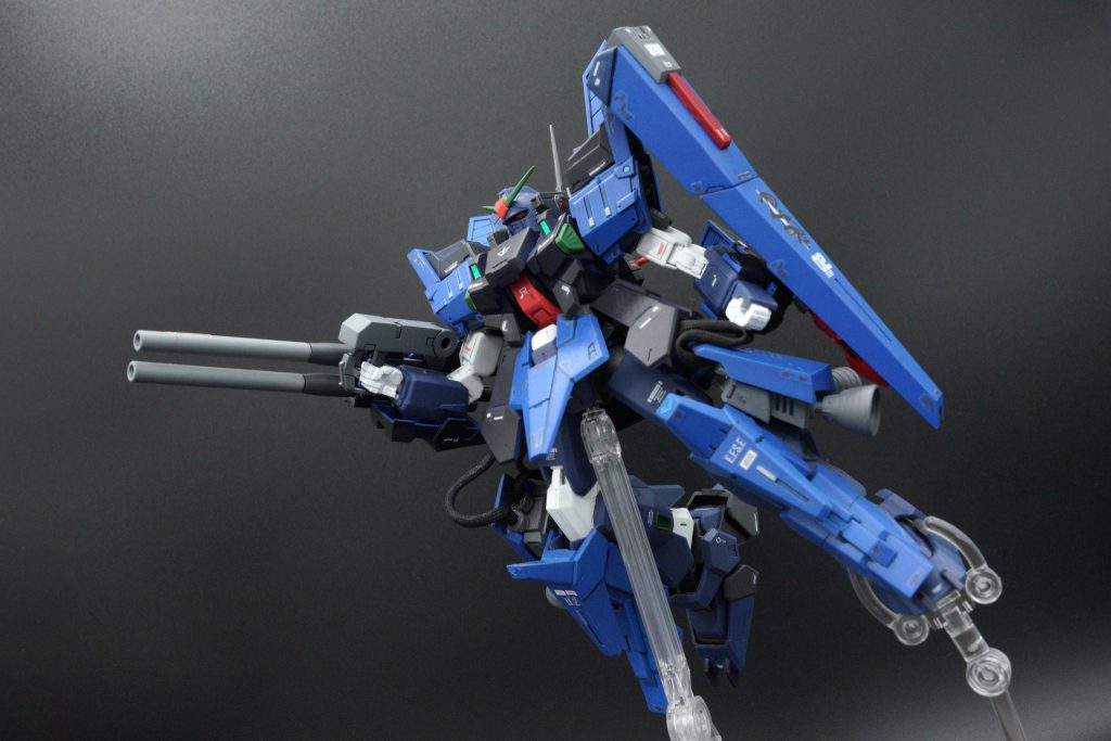 重くて足を支えないと足を開くポーズもできない