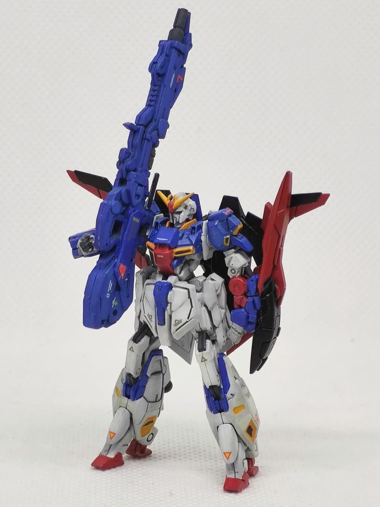 抱えハイパー・メガ・ランチャーのポーズ。