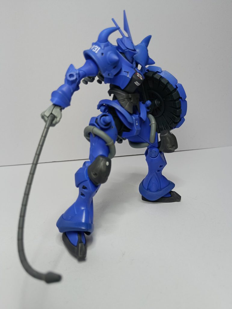 ラルさんなので、もちろんヒートロッドを装備。右手にギャンシュトロームのパーツを付けています。