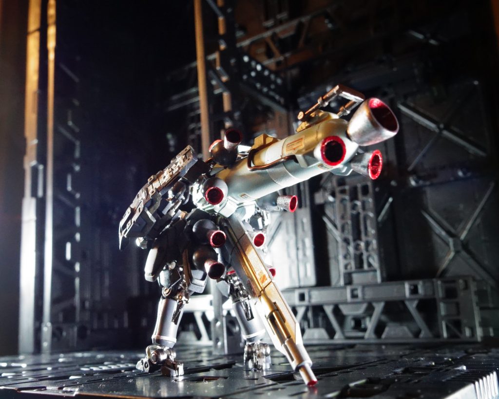 6. 着脱式の増加ブースターには、一般機には装備されていない大型スタビライザーも搭載されている。これによりAMBACの強化が図られている