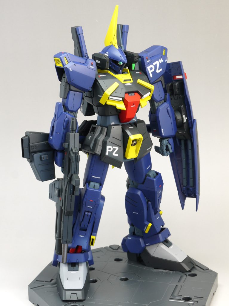 HGUCでミキシングしようかとも考えましたが、バーザムはどうせ頭しか使いませんし、せっかくなのでMGでつくりました。