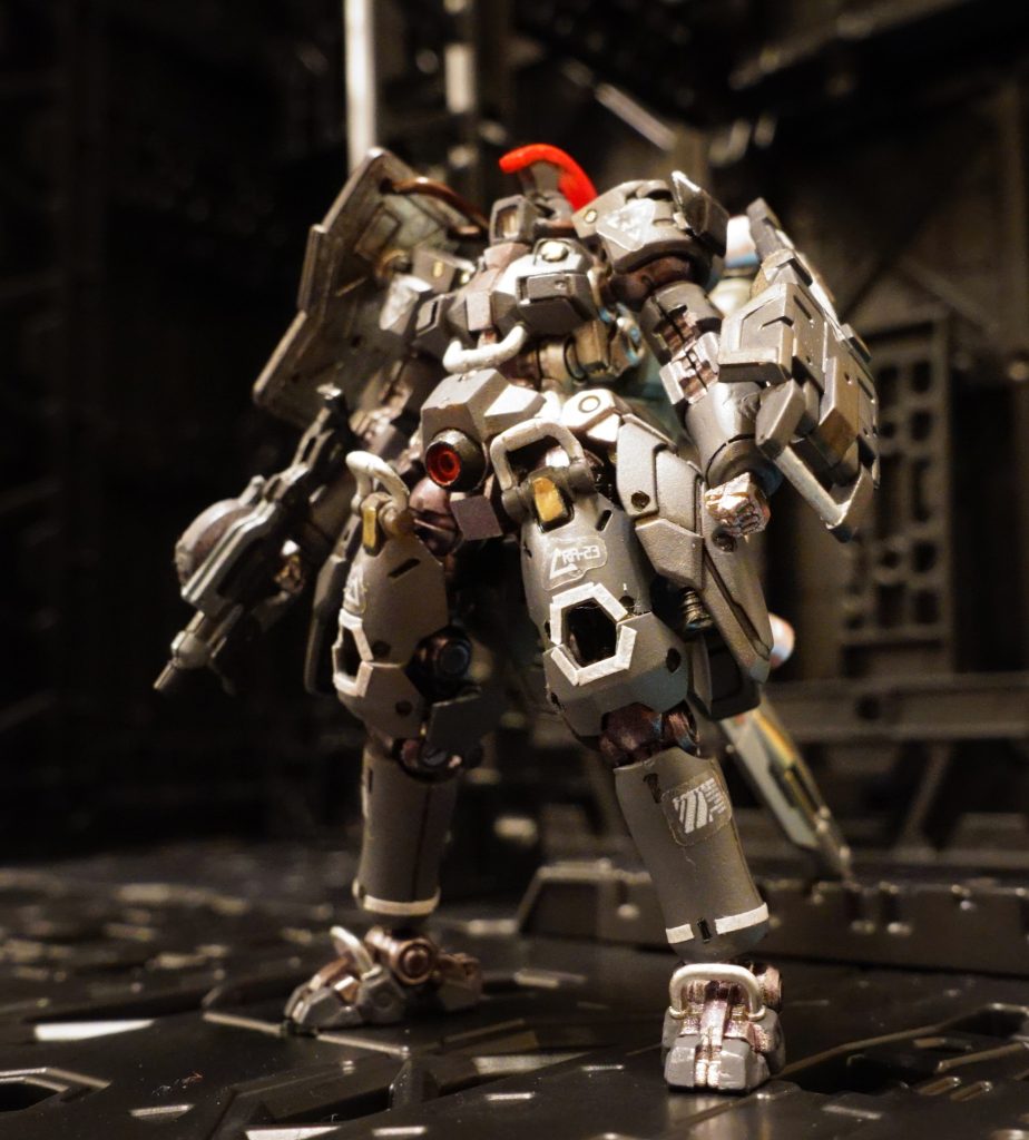 9. アーティファクトで記念に何かGQもの作りたいなあと思って、ぱっと見下半身のシルエットがGQザクに見えなくもないトールギスを、トサカはそのままにムリクリ軍“鶏“ザクに改造しました。*先にふざけて作ったキケコロガ・コアユニットが私初のGQモノになってしまったことは、ナイショの話(笑)。