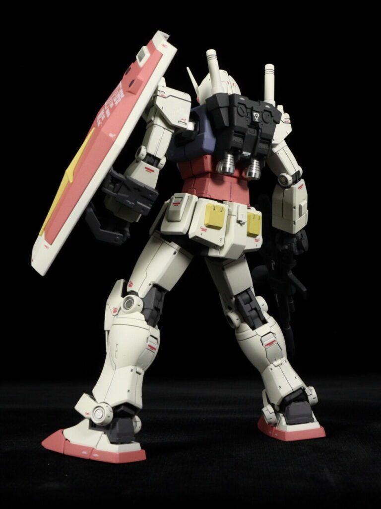 肘・ヒザ・足首の丸をメタルパーツにしています。マグネットコーティングみたいでカッコいいかな、とｗバーニアもメタルパーツですね。