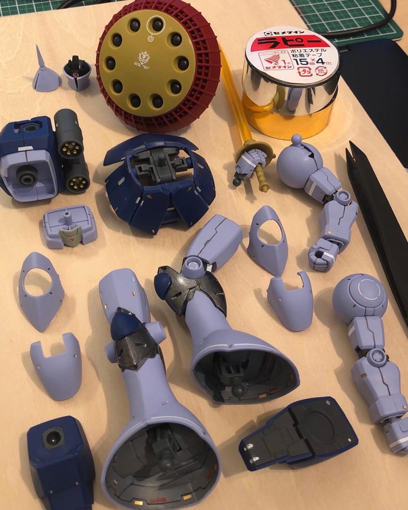 センサー部分をラピーテープで装飾。やり過ぎない方が良いみたい。