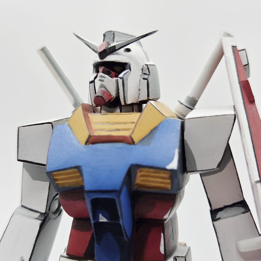 こだわりのポイントの一つが肩アーマーです。設定画だと左右別の形になってるので、そこは再現しました。