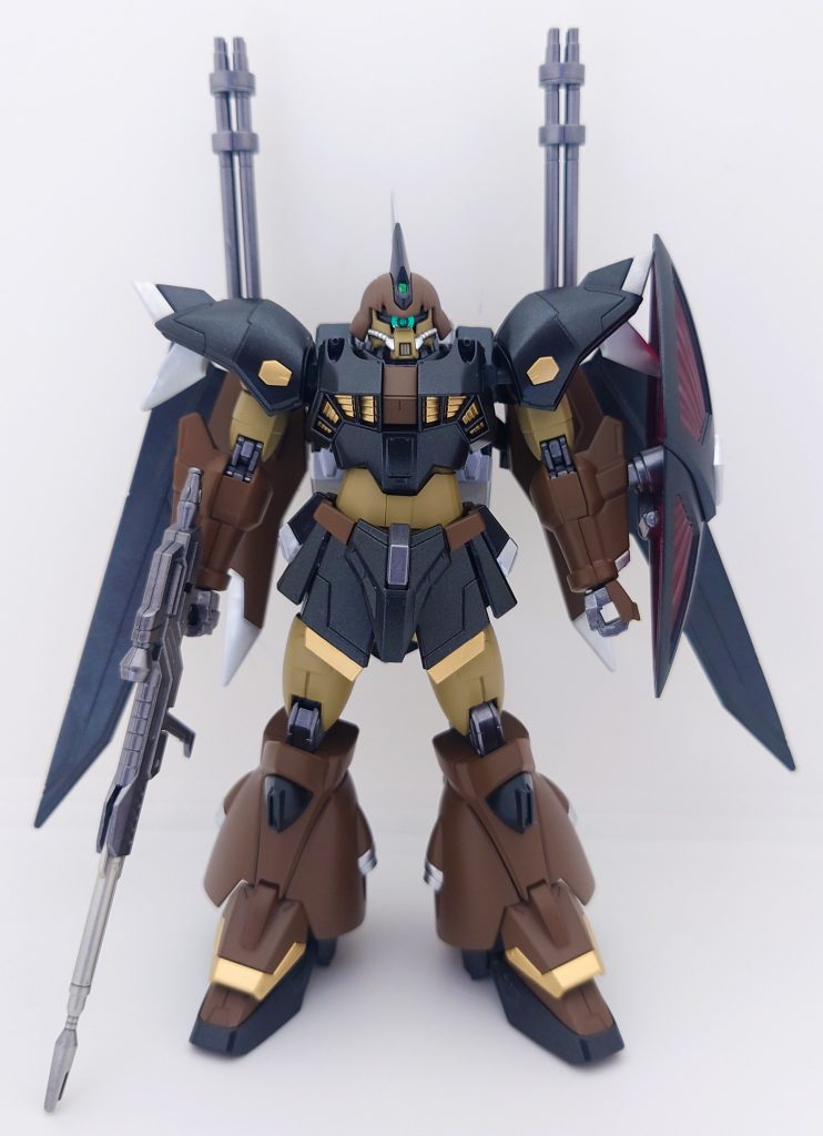 機体の配色は砂漠をイメージしてみました。更に、バックパックには個性を出すためガトリング砲をセットしてみました。