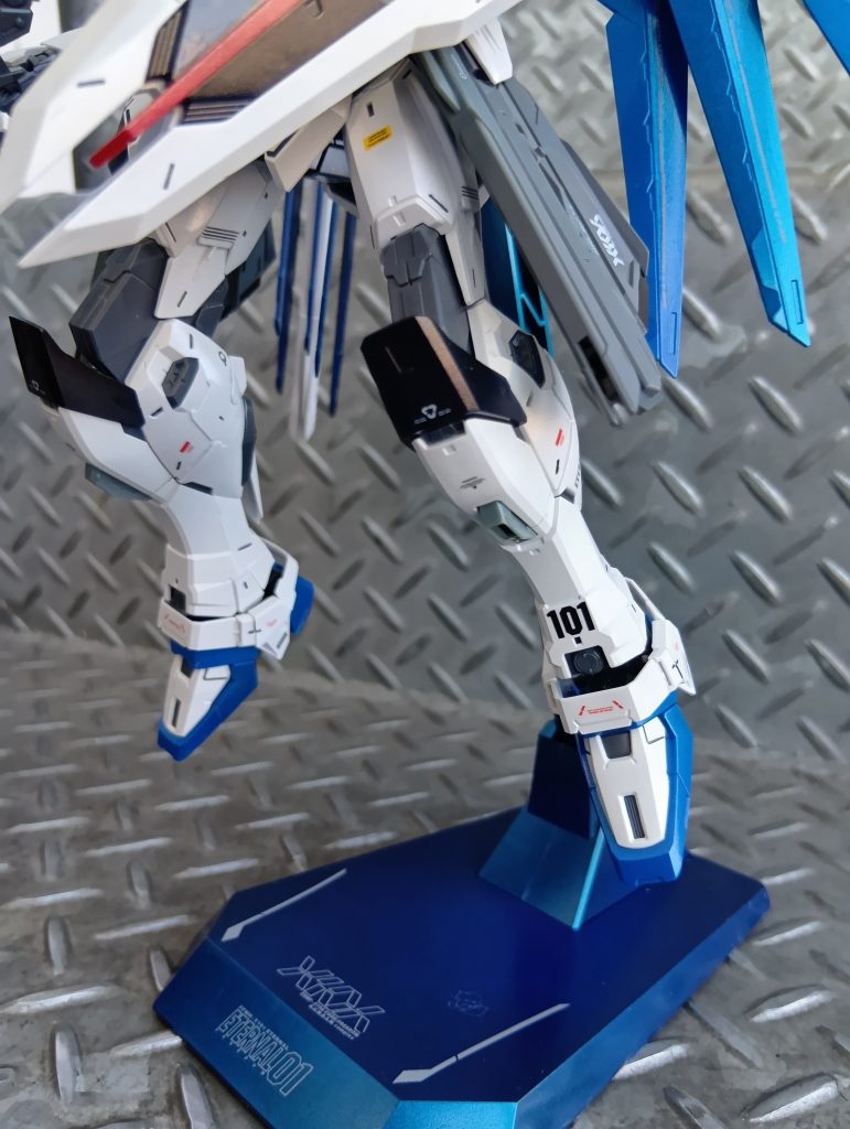 脚部はこんな感じ。可動域も広くポージングも色々出来そうですね♪┌|∵|┘♪