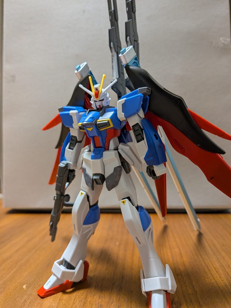 おまけで製作途中の写真載せときます。最初はサバーニャのライフル使おうと思ってたんすけどつ全長が短すぎたのでツインバスターライフルに変更しました。感想としては、今回が初めてのミキシング改造ということで、色々と勉強になることが沢山ありましたねぇ…次があるかどうかはわかりませんが今回の経験を生かせればいいなと思っています。少なくとも次の塗装では絶対にガンダムマーカーを使いたい。