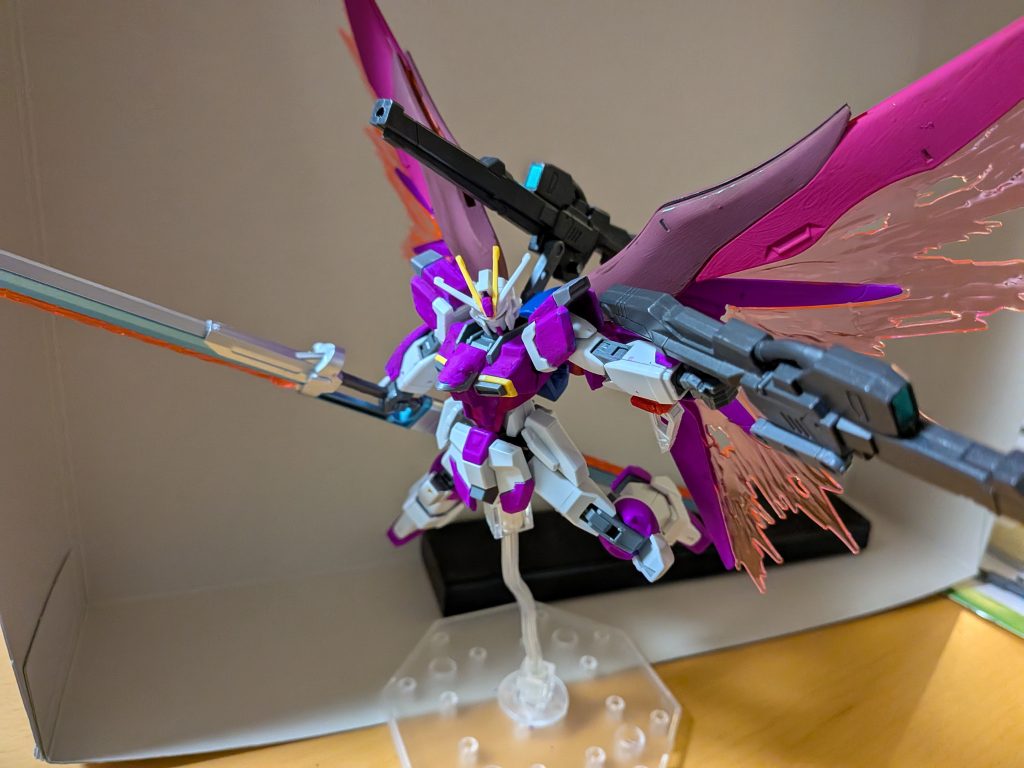 テレスコピックバレル延伸式ビーム砲塔はゼロカスのツインバスターライフルで代用しました。僕にスクラッチ技術なんて1mmも無いので、遠目で見れば似てるしええやろ!の精神でやりました()